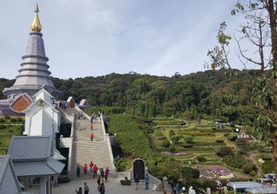 Twin Royal Stupas (Phra Maha Dhatu Nabha Metaneedol and Nabhapol Bhumisiri