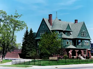 Rahr West Art Museum