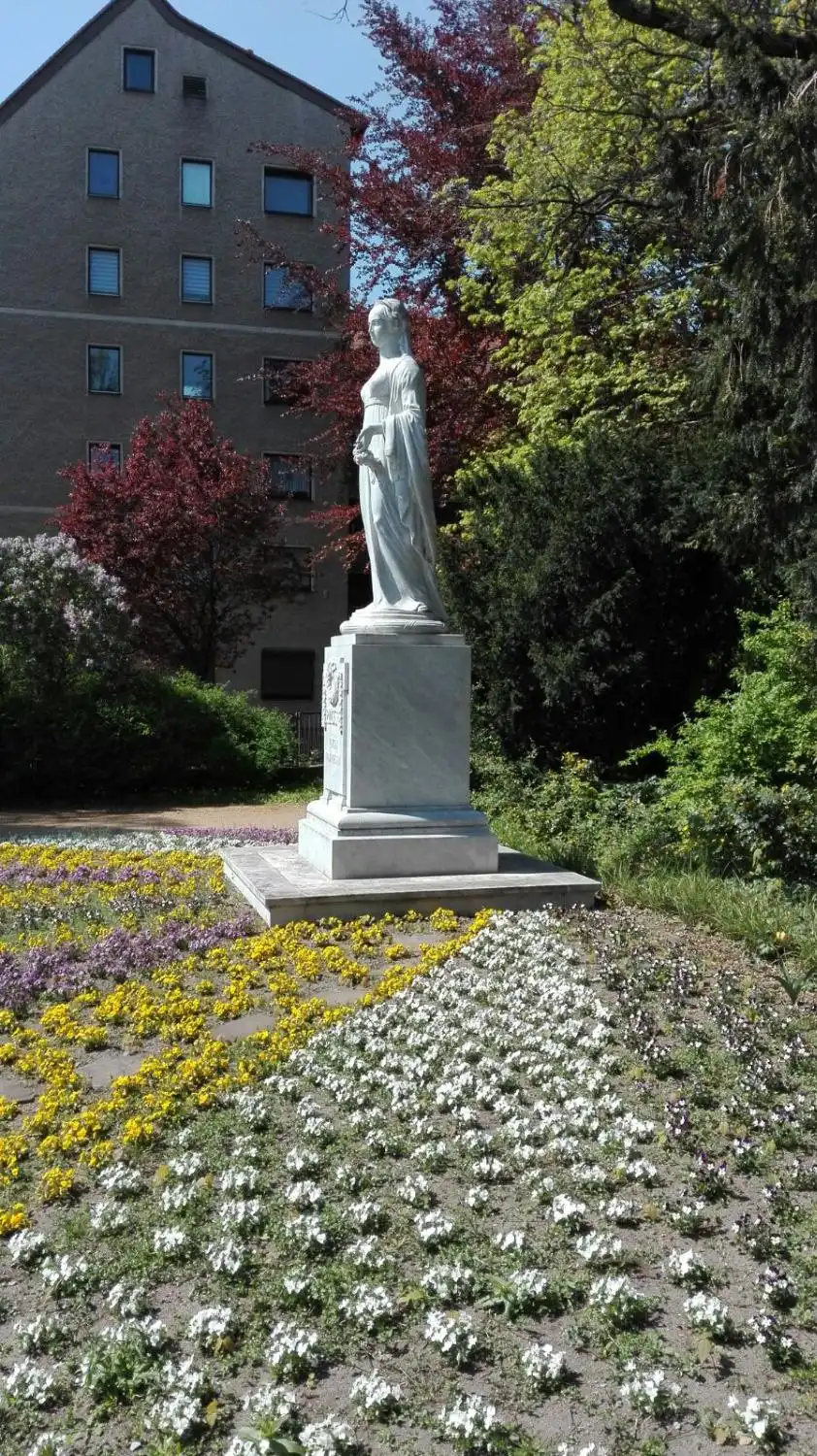 Hotel in zona Denkmal Konigin Luise von Preußen