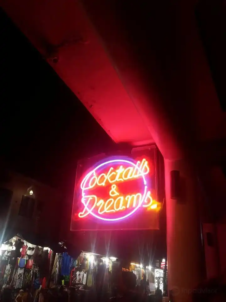 Отели рядом с достопримечательностью «Cocktails and Dreams»