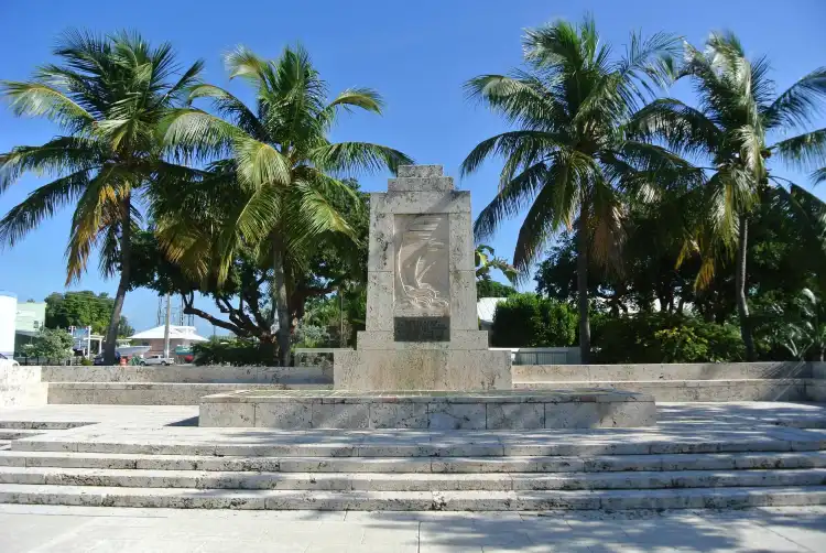 Hotels near Hurricane Monument