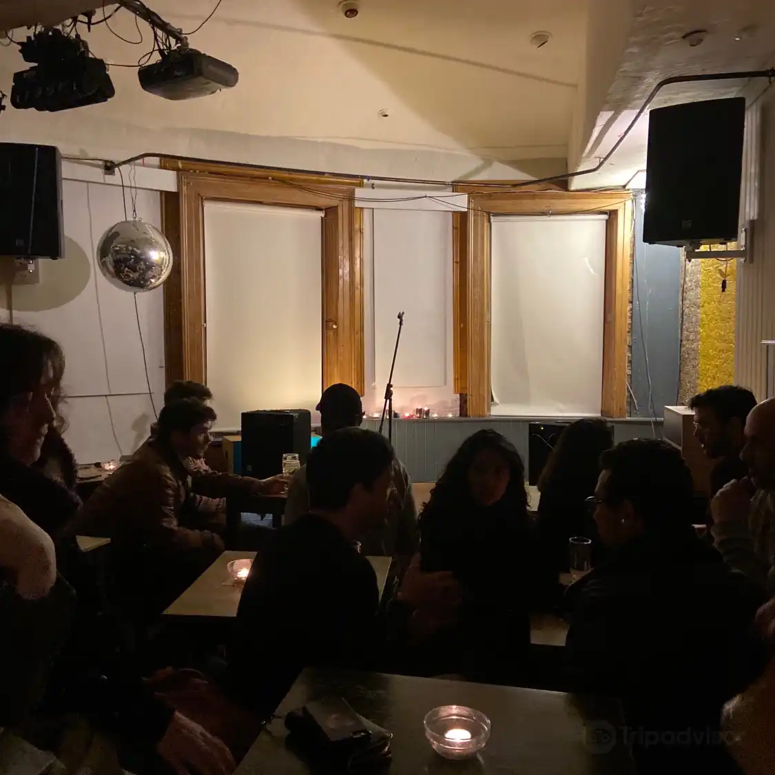 Hotel in zona The CoCo Comedy Club