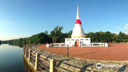 Phra Chedi Klang Nam (Samut Chedi)