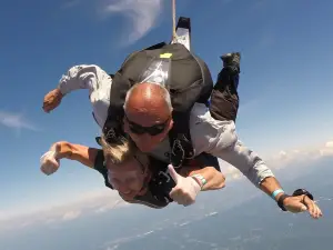 Above the Poconos Skydivers