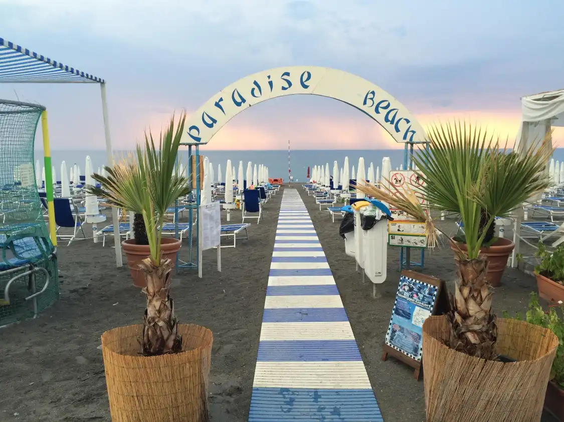 Hotels near Paradise Beach
