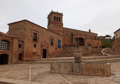 Plaza Mayor de Morón de Almazán