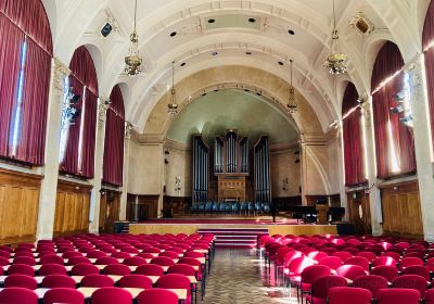 Cadeirlan Deiniol Sant ym Mangor | Saint Deiniol's Cathedral in Bangor