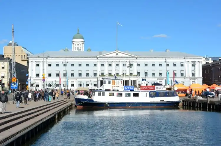 Hotel dekat Helsinki City Hall