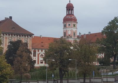 Lobkowiczký zámek a románský hrad