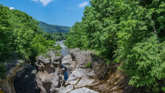 Hadjoh Gorge