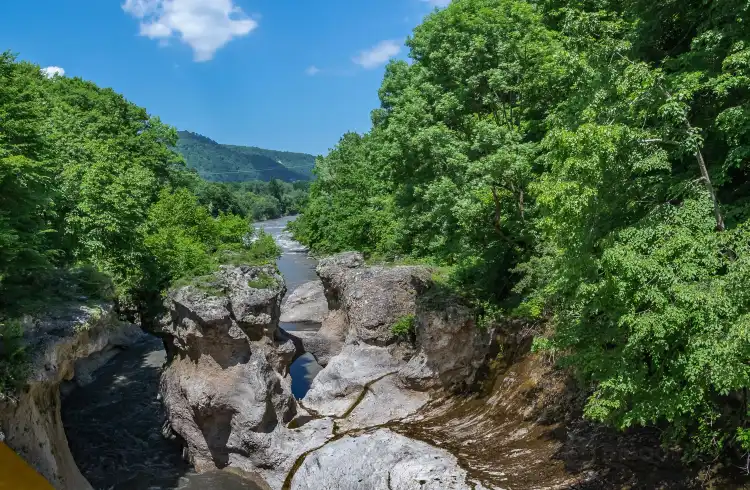 Hotels in Kamennomostskiy