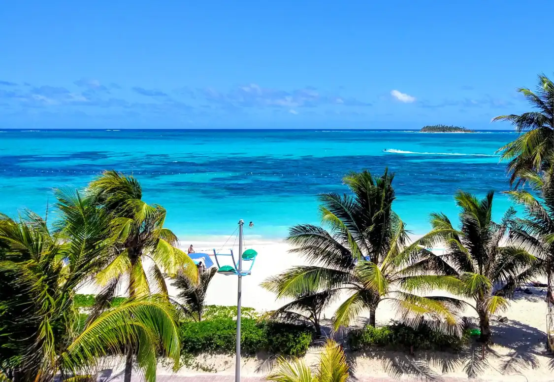 Hotels near Playa Spratt Bight