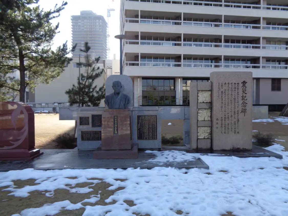 Hotels near Statue of Tasaburo Kumagai