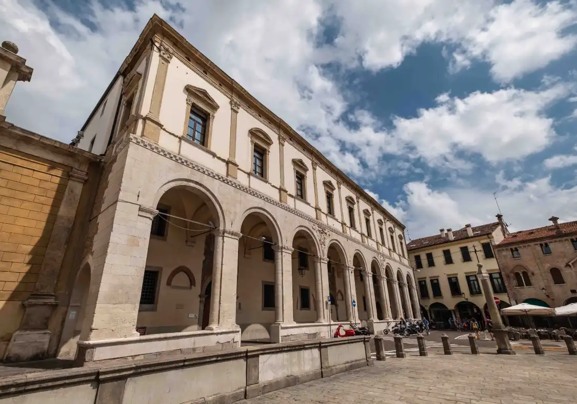 Hotel in zona Palazzo del Monte di Pietà