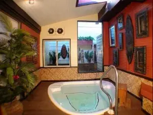 The Oasis Hot Tub Gardens