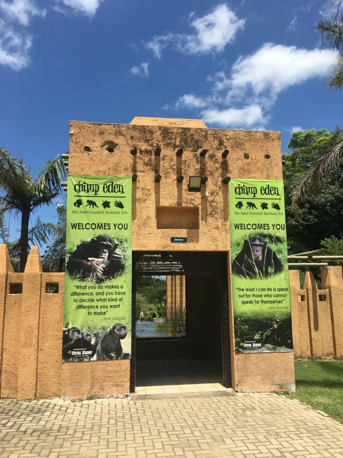 Hotels near Jane Goodall Chimpanzee Eden Sanctuary