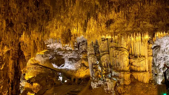 ネットゥーノ（ネプチューン）洞窟