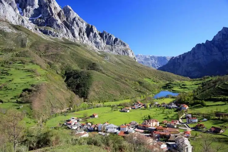 Hotels in Posada De Valdeon