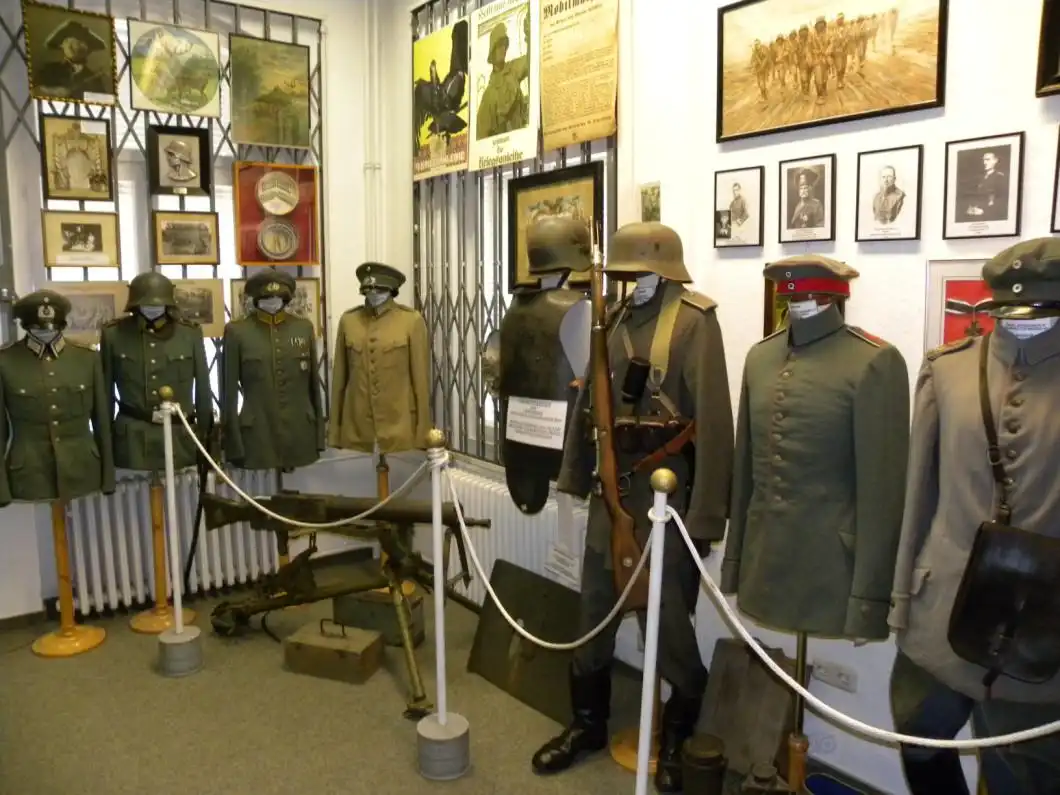 Hotels near Celler Garnison-Museum