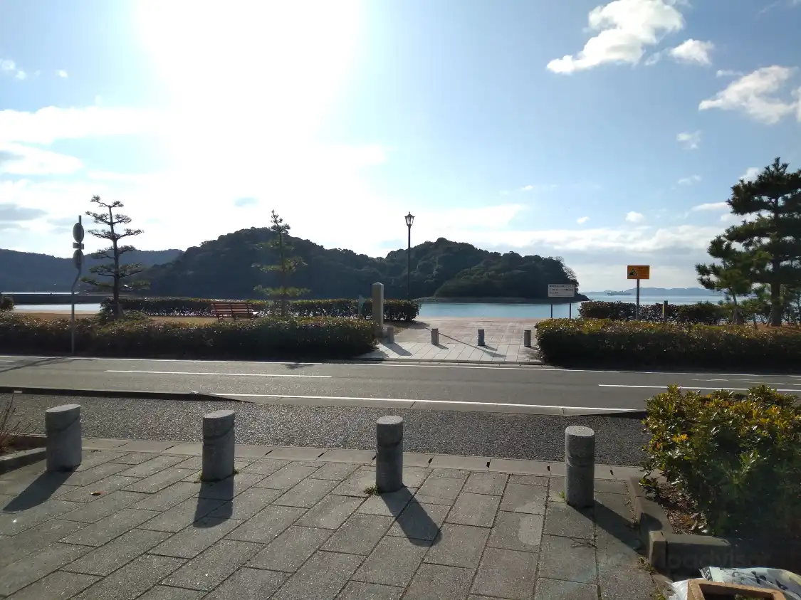 Hotels near Iku Island