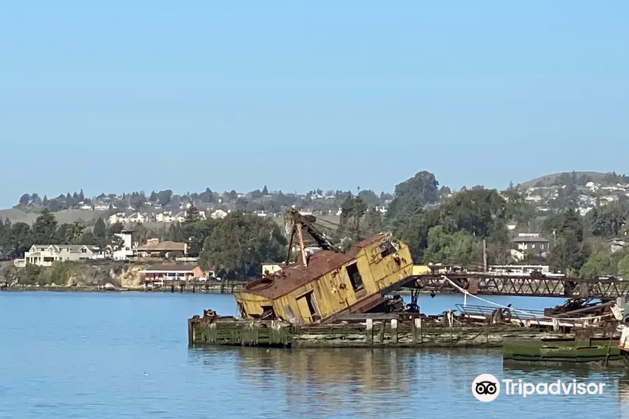 Benicia Public Pier & Beach