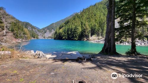 Lindeman Lake