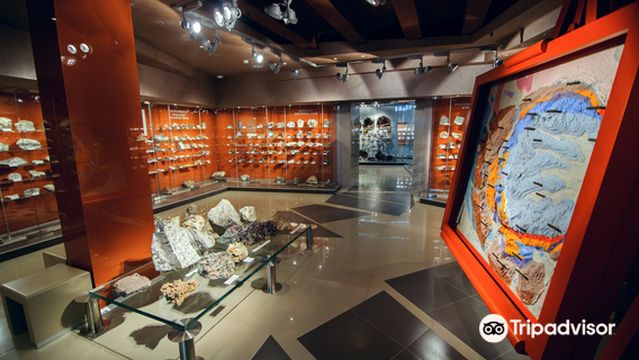 Museum and Exhibition Center Apatite