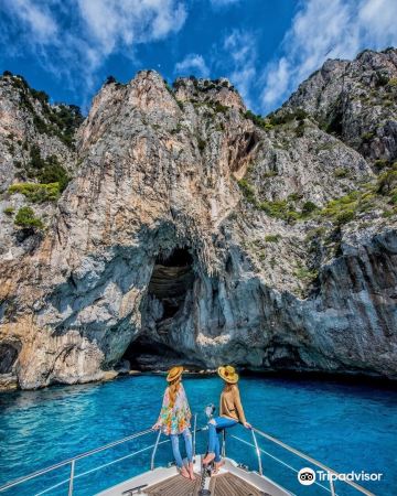 Compare 4 airports near Capri Town