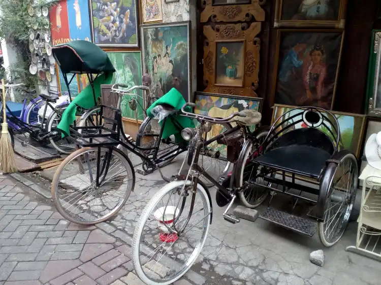 Hotel dekat TAMAN RT 08 RW 11 JATISARI LESTARI