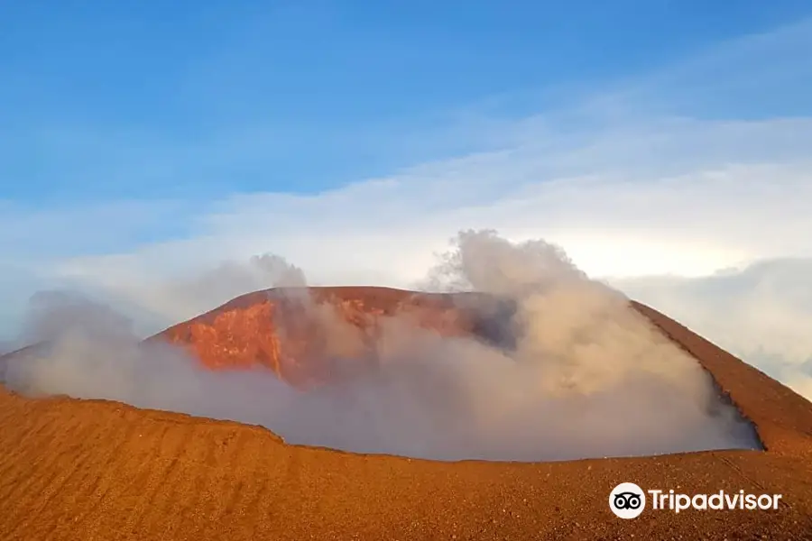 Quetzaltrekkers - Hike Volcanoes Help Kids