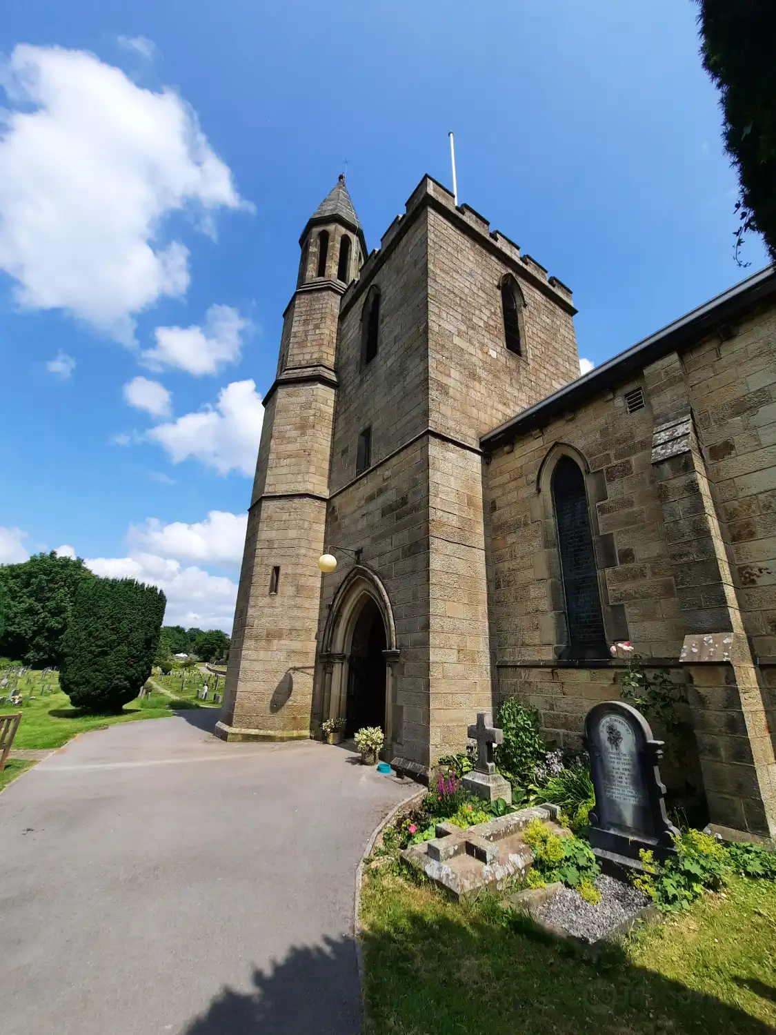 Hotel dekat Settle: Holy Ascension : Church Street, Settle, North Yorkshire, BD24 9JA