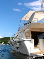 Breakaway Luxury Yachting - Junk in Style