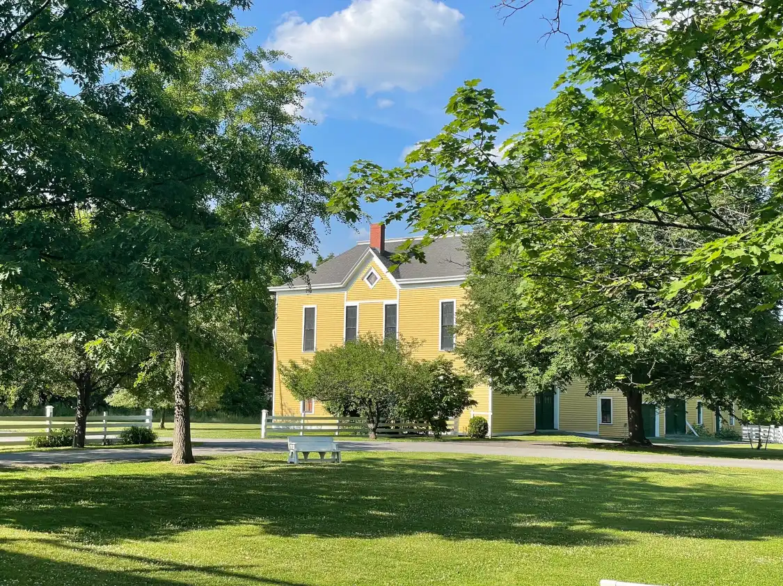Granger Homestead and Carriage Museum附近的飯店