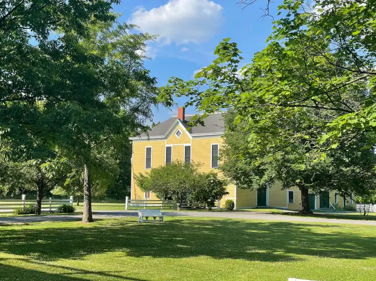 Hotels near Granger Homestead and Carriage Museum