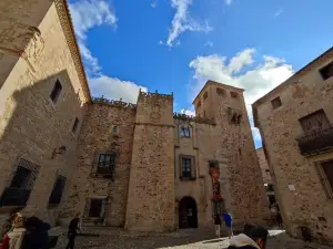 Palace de los Golfines de Abajo