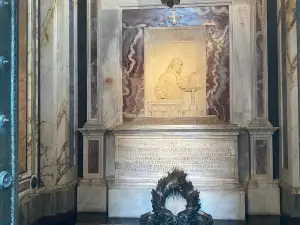 Dante's tomb and Quadrarco of Braccioforte