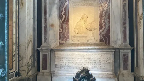 Dante's tomb and Quadrarco of Braccioforte