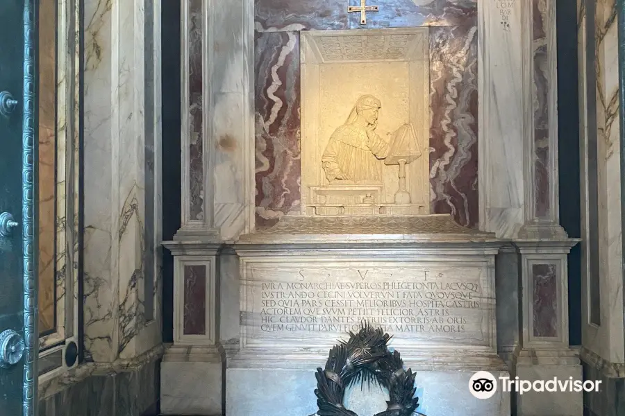 Dante's tomb and Quadrarco of Braccioforte