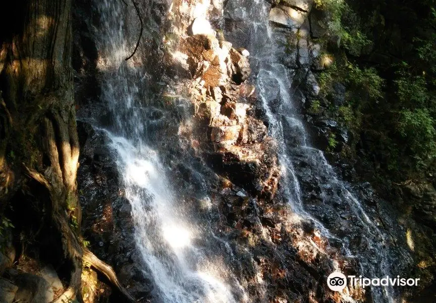 Haha no Shirataki Waterfall
