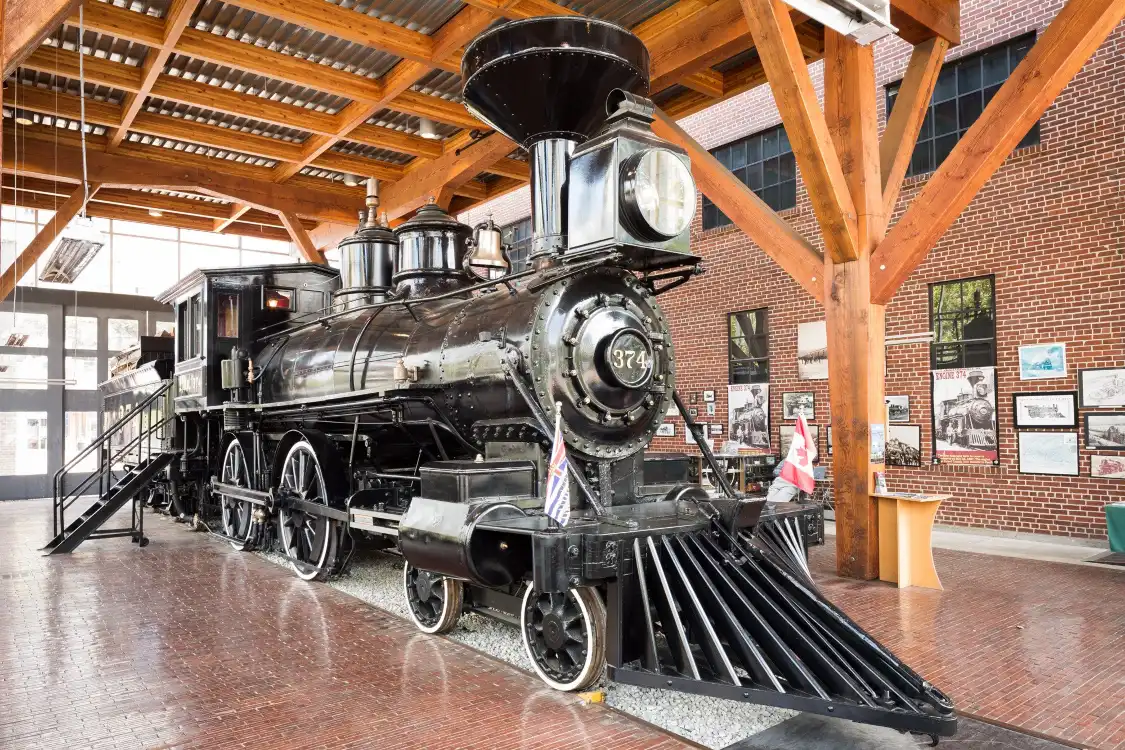 Vancouver Roundhouse 주변 호텔