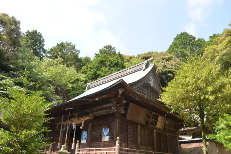 Hotels near Kusanagi Shrine