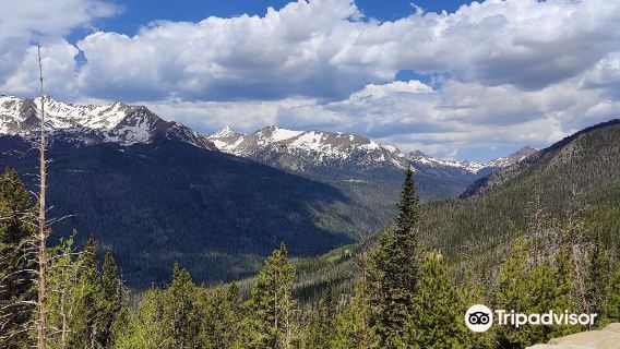 Rainbow Curve Overlook