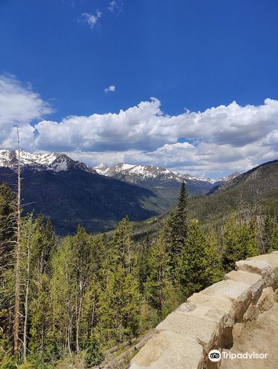 Rainbow Curve Overlook