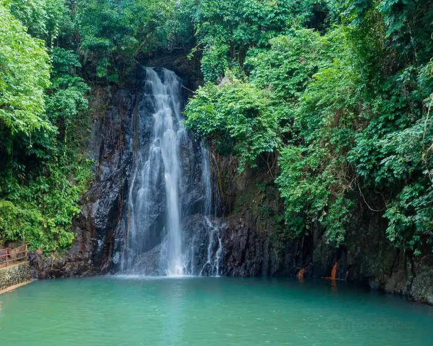 Hotels near Tak Tak Falls