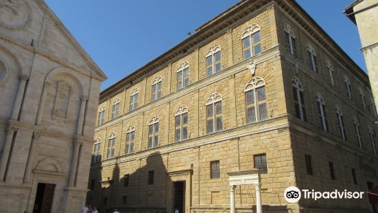 Palazzo Piccolomini