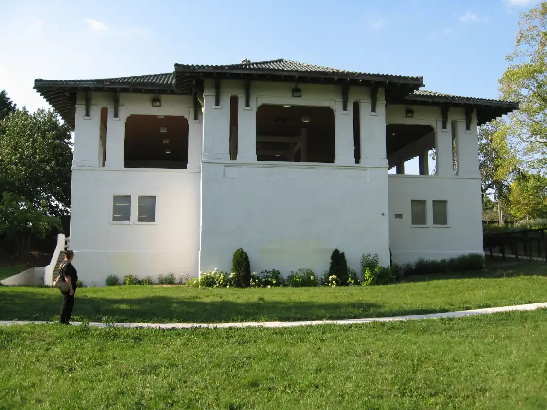 Kearsley Park附近的飯店