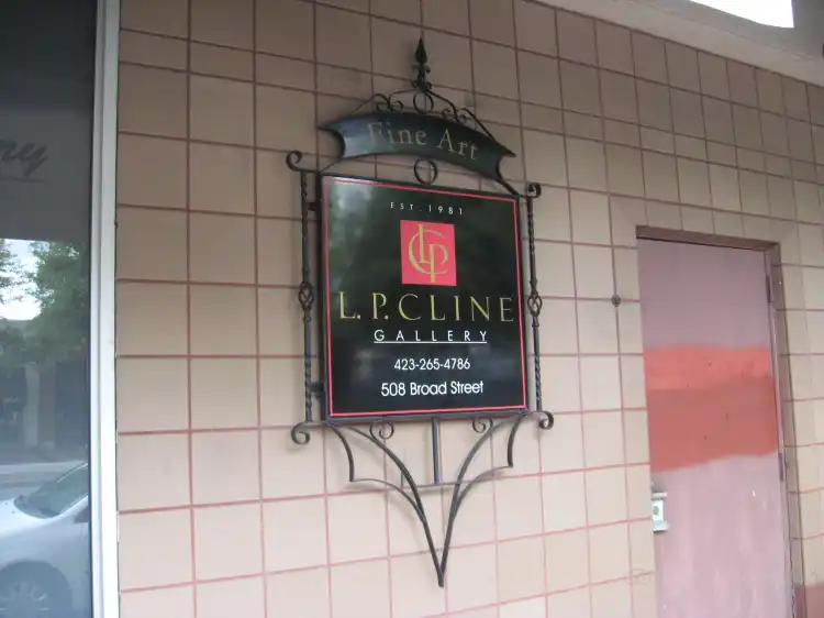 Các khách sạn gần L.P. Cline Gallery