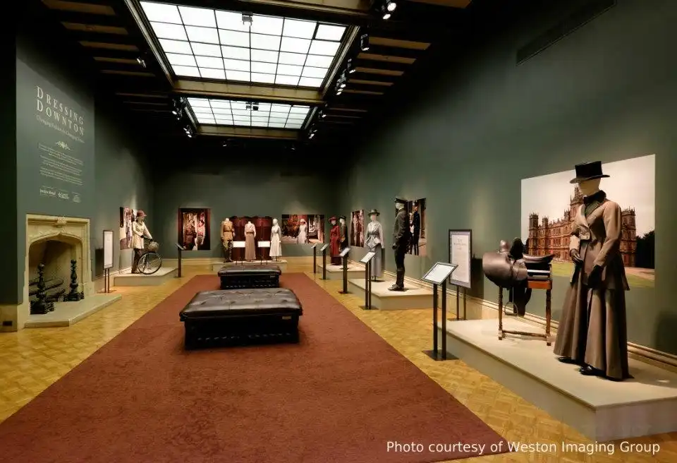 Hotels near Paine Art Center & Gardens
