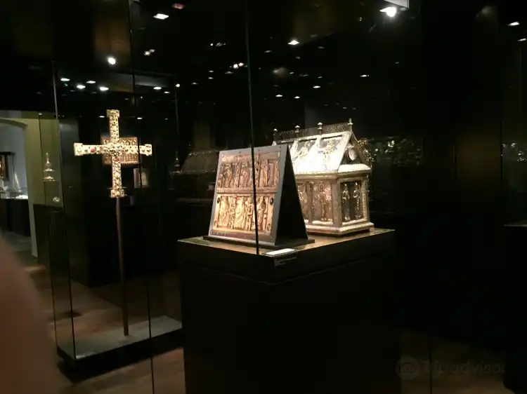 Hotels near Cathedral Treasury and Diocesan Museum
