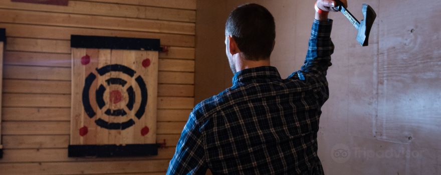 Stumpy's Hatchet House Fairfield - Axe Throwing